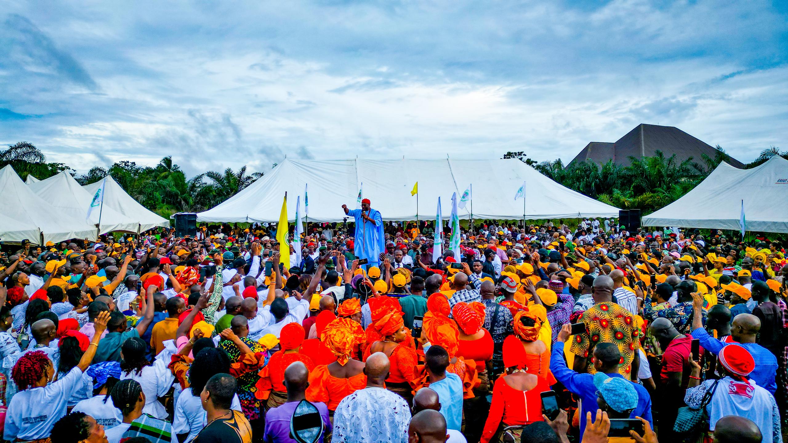 Deputy Speaker, House of Representatives, Rt. Hon. Benjamin Okezie Kalu, PhD, CFR addressing the crowd during the meeting with APC supporters and members of Renewed Hope Partners (RHP) in Umuahia, Abia State Capital on Sunday. 
