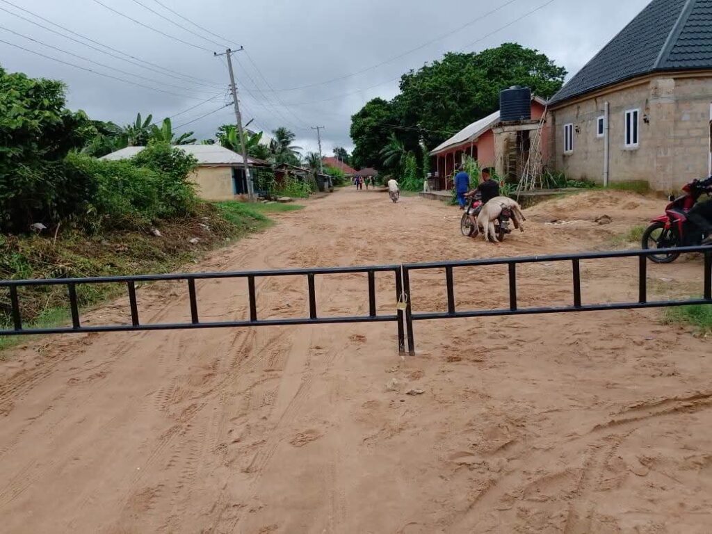 Dilapidated Opobo Road Causing Sparks In Aba, As Residents Lock Shortcut