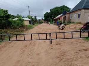 Dilapidated Opobo Road Causing Sparks In Aba, As Residents Lock Shortcut